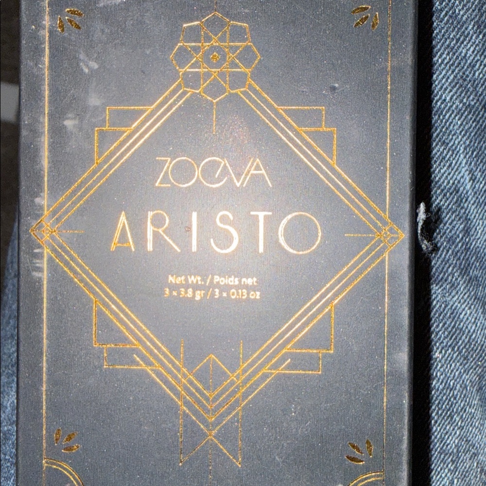 ZOEVA Aristo Palette with Gold Accents